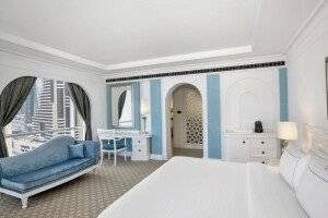 Al Habtoor Grand Resort, Autograph Collection picture