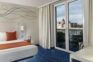 Park Plaza picture