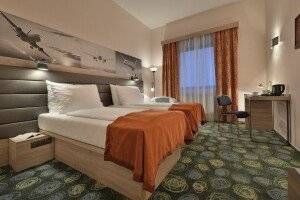 Ramada Airport Hotel picture