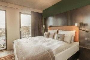 Holiday Inn - the niu, Fender picture