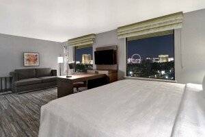Hampton Inn & Suites Convention Center - No Resort Fee picture