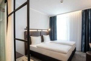 H2 Hotel picture